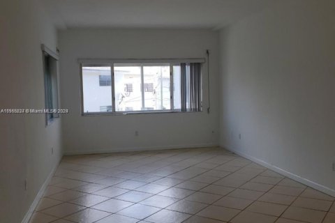 Condo in Miami Beach, Florida, 1 bedroom  № 1939651 - photo 9