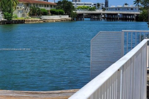 Condo in Miami Beach, Florida, 1 bedroom  № 1939651 - photo 25