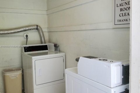 Condo in Miami Beach, Florida, 1 bedroom  № 1939651 - photo 30