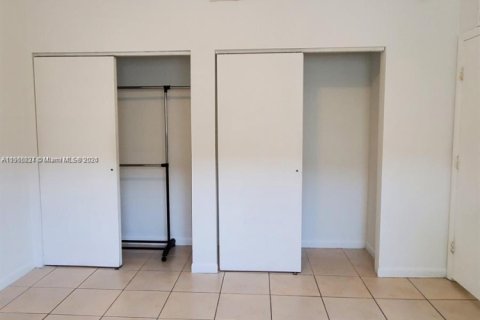 Condo in Miami Beach, Florida, 1 bedroom  № 1939651 - photo 17