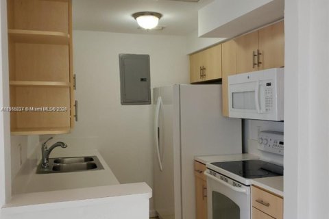 Condo in Miami Beach, Florida, 1 bedroom  № 1939651 - photo 11