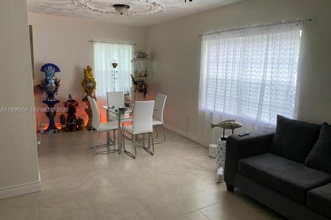 Купить виллу или дом в Майами, Флорида 3 спальни, 86.96м2, № 2011515 - фото 2
