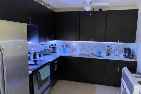 Купить виллу или дом в Майами, Флорида 3 спальни, 86.96м2, № 2011515 - фото 6