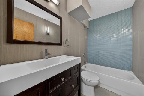 Copropriété à vendre à Pompano Beach, Floride: 2 chambres, 108.51 m2 № 2387944 - photo 17