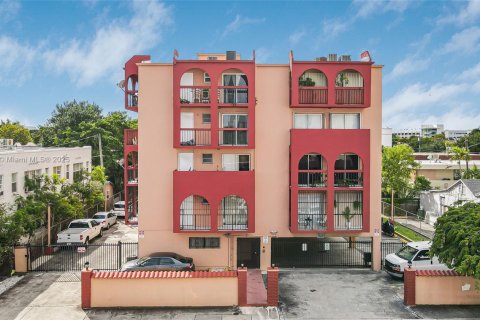 Купить кондоминиум в Майами, Флорида 2 спальни, 84.26м2, № 1945899 - фото 1