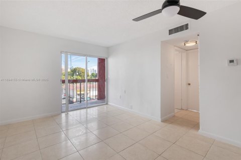 Купить кондоминиум в Майами, Флорида 2 спальни, 84.26м2, № 1945899 - фото 9