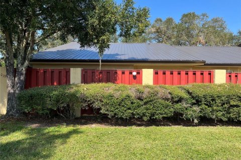 House in Winter Haven, Florida 3 bedrooms, 118.73 sq.m. № 2108301