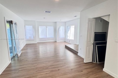 Снять в аренду таунхаус в Катлер-Бей, Флорида 2 спальни, № 2015340 - фото 10