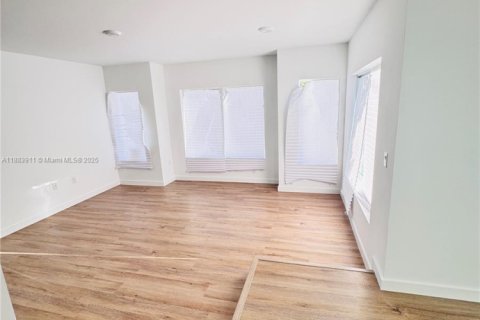 Снять в аренду таунхаус в Катлер-Бей, Флорида 2 спальни, № 2015340 - фото 8