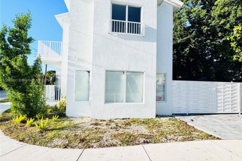 Снять в аренду таунхаус в Катлер-Бей, Флорида 2 спальни, № 2015340 - фото 6