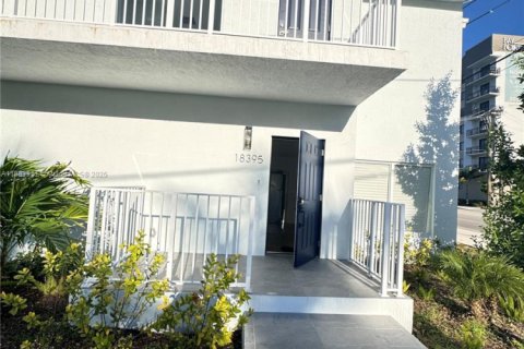 Снять в аренду таунхаус в Катлер-Бей, Флорида 2 спальни, № 2015340 - фото 3