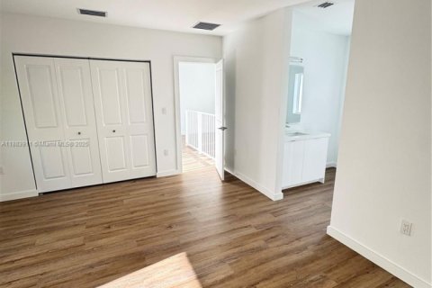 Снять в аренду таунхаус в Катлер-Бей, Флорида 2 спальни, № 2015340 - фото 27