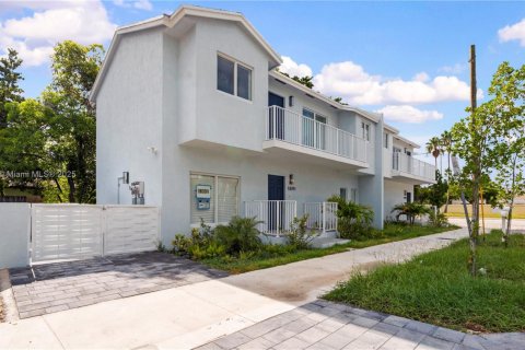 Снять в аренду таунхаус в Катлер-Бей, Флорида 2 спальни, № 2015340 - фото 2