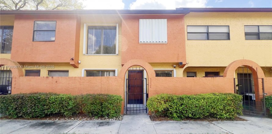 Adosado en Sunrise, Florida 3 dormitorios, 172.05 m2 № 1699335