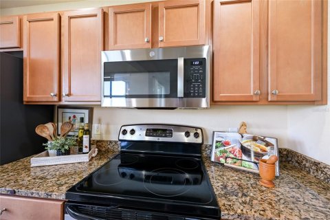 Condo in Bradenton, Florida, 2 bedrooms № 2093296 - photo 18