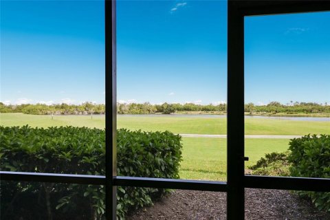 Condo in Bradenton, Florida, 2 bedrooms № 2093296 - photo 9