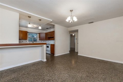 House in Tampa, Florida 2 bedrooms, 117.34 sq.m. № 2403713 - photo 10