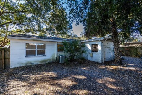 House in Tampa, Florida 2 bedrooms, 117.34 sq.m. № 2403713 - photo 5