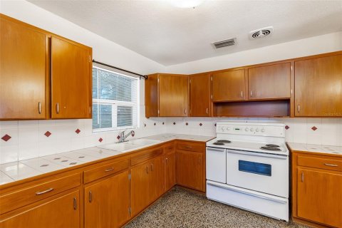 House in Tampa, Florida 2 bedrooms, 117.34 sq.m. № 2403713 - photo 13