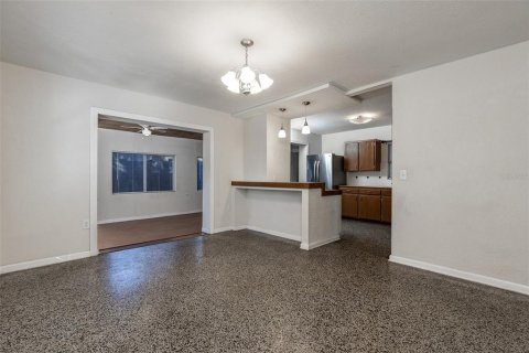 House in Tampa, Florida 2 bedrooms, 117.34 sq.m. № 2403713 - photo 11