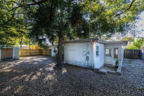 House in Tampa, Florida 2 bedrooms, 117.34 sq.m. № 2403713 - photo 4