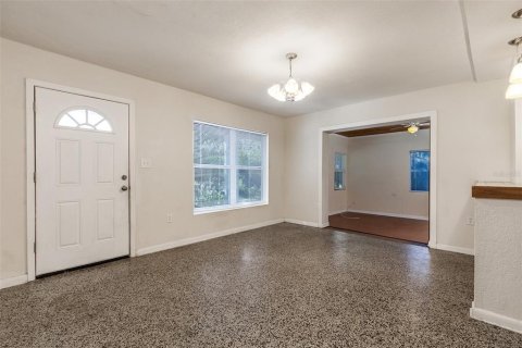 House in Tampa, Florida 2 bedrooms, 117.34 sq.m. № 2403713 - photo 8