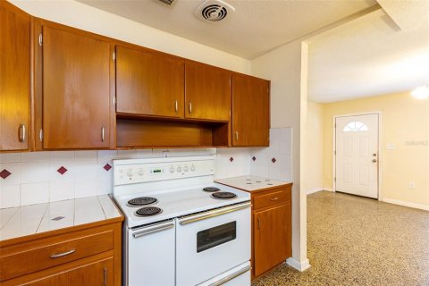 House in Tampa, Florida 2 bedrooms, 117.34 sq.m. № 2403713 - photo 16