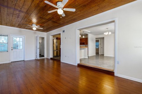 House in Tampa, Florida 2 bedrooms, 117.34 sq.m. № 2403713 - photo 18