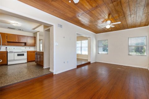 House in Tampa, Florida 2 bedrooms, 117.34 sq.m. № 2403713 - photo 17