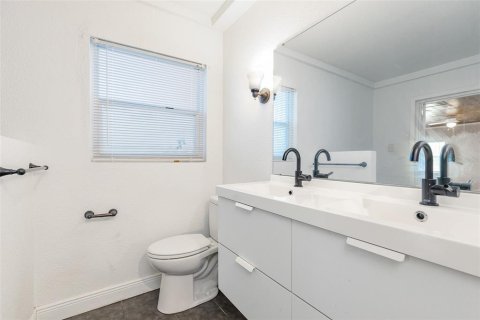House in Tampa, Florida 2 bedrooms, 117.34 sq.m. № 2403713 - photo 28