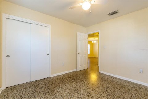 House in Tampa, Florida 2 bedrooms, 117.34 sq.m. № 2403713 - photo 25