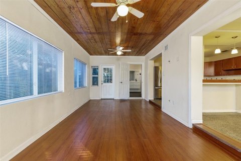 House in Tampa, Florida 2 bedrooms, 117.34 sq.m. № 2403713 - photo 20