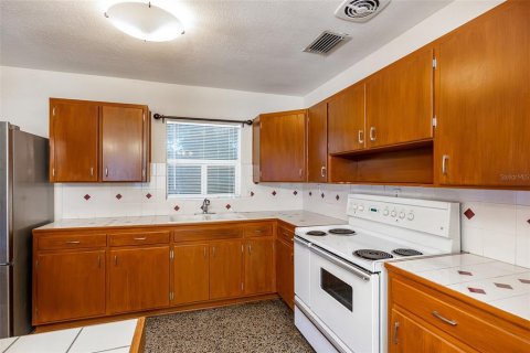 House in Tampa, Florida 2 bedrooms, 117.34 sq.m. № 2403713 - photo 15