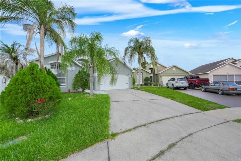 House in Kissimmee, Florida 3 bedrooms, 159.79 sq.m. № 2285658 - photo 2
