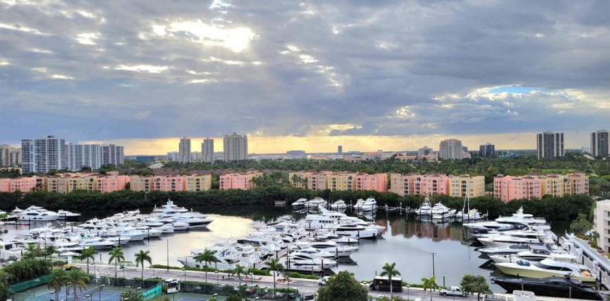 Condominio en Aventura, Florida, 2 dormitorios № 2251028