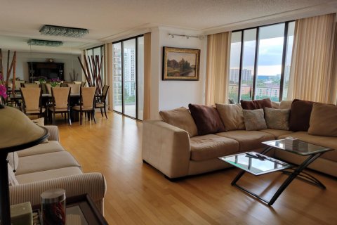 Condominio en alquiler en Aventura, Florida, 2 dormitorios, 175.31 m2 № 2251028 - foto 2