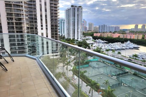 Condominio en alquiler en Aventura, Florida, 2 dormitorios, 175.31 m2 № 2251028 - foto 9