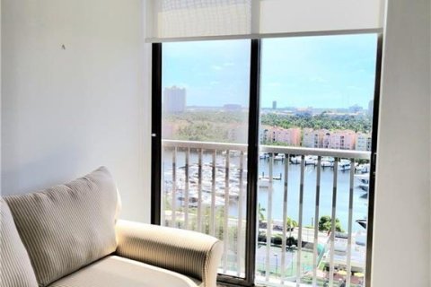 Condominio en alquiler en Aventura, Florida, 2 dormitorios, 175.31 m2 № 2251028 - foto 15