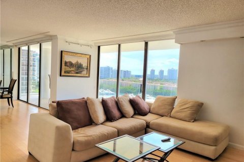 Condominio en alquiler en Aventura, Florida, 2 dormitorios, 175.31 m2 № 2251028 - foto 3