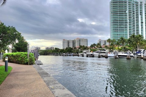 Condominio en alquiler en Aventura, Florida, 2 dormitorios, 175.31 m2 № 2251028 - foto 22
