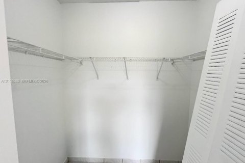 Villa ou maison à louer à Miami, Floride: 4 chambres, 139.35 m2 № 2434411 - photo 17
