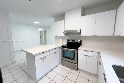 Villa ou maison à louer à Miami, Floride: 4 chambres, 139.35 m2 № 2434411 - photo 6