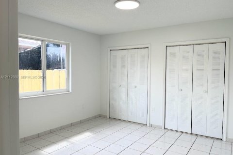 Villa ou maison à louer à Miami, Floride: 4 chambres, 139.35 m2 № 2434411 - photo 14