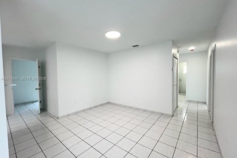 Villa ou maison à louer à Miami, Floride: 4 chambres, 139.35 m2 № 2434411 - photo 3