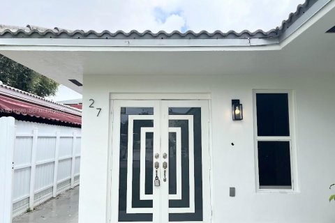 Villa ou maison à Miami, Floride 4 chambres, 139.35 m2 № 2434411