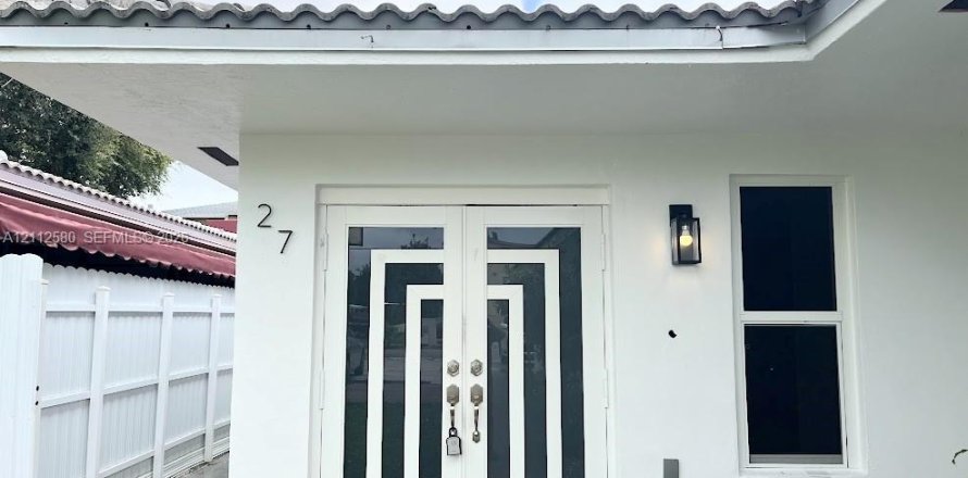 Villa ou maison à Miami, Floride 4 chambres, 139.35 m2 № 2434411