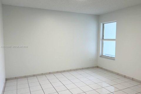 Villa ou maison à louer à Miami, Floride: 4 chambres, 139.35 m2 № 2434411 - photo 11