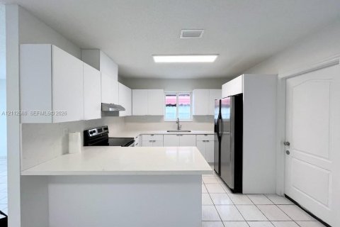 Villa ou maison à louer à Miami, Floride: 4 chambres, 139.35 m2 № 2434411 - photo 4