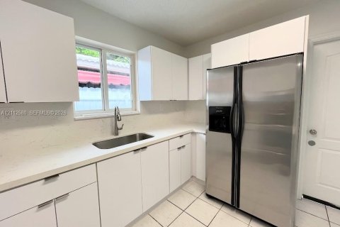 Villa ou maison à louer à Miami, Floride: 4 chambres, 139.35 m2 № 2434411 - photo 7