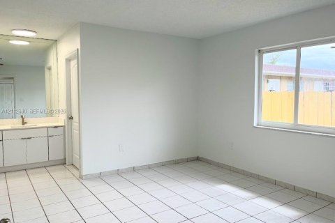 Villa ou maison à louer à Miami, Floride: 4 chambres, 139.35 m2 № 2434411 - photo 15